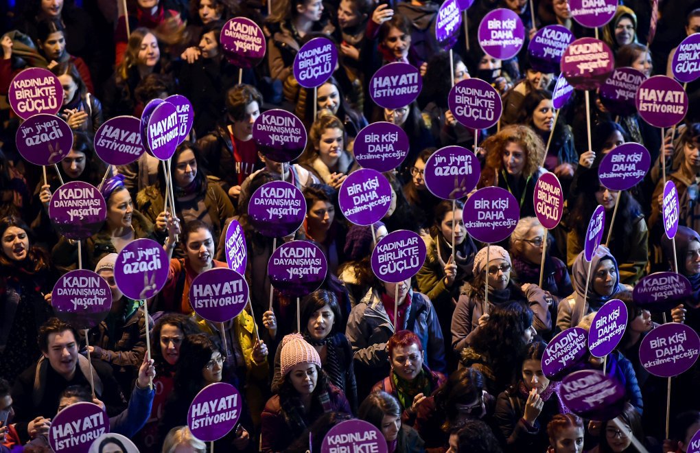Kadınlar yaşam boyu psikolojik şiddete uğruyor